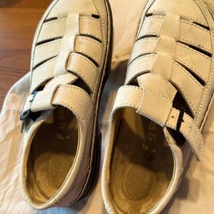 Birkenstock Mens Shies size 42/ 9 cream colored